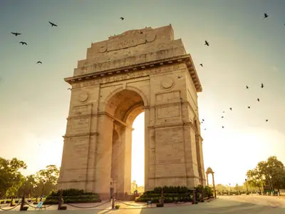 Début de l'épopée à moto au Rajasthan avec une arrivée à Delhi - Prêt pour l'aventure sur une Royal Enfield.