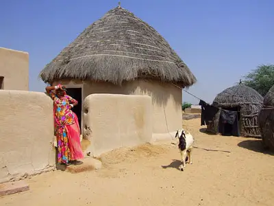 Aventure inoubliable en Royal Enfield de Jalore à Barmer - Traversée des déserts et des villages traditionnels du Rajasthan.