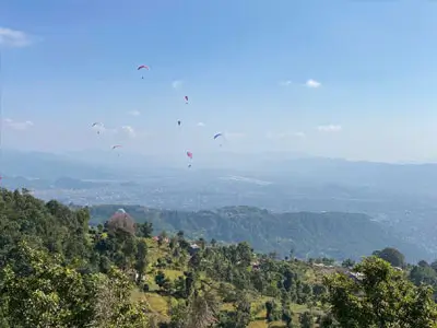 Voyage à moto du lac Begnas à Nuwakot, profitant d'un parcours à travers des paysages diversifiés et des sites historiques.