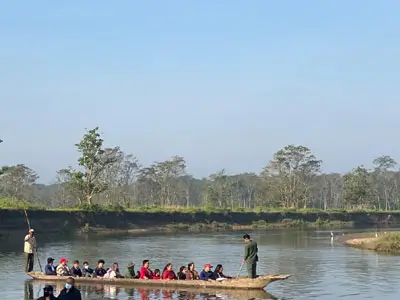 Journée à Chitwan, découvrant les rencontres sauvages fascinantes et profitant des paysages naturels époustouflants du Népal.