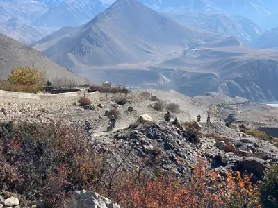 Aventure à moto de Kagbeni à Tukuche, découvrant le charme isolé et les vues spectaculaires de la région de Mustang.