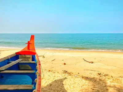 Explorez Vypin Island à moto - Découvrez les plages côtières du Kerala avec votre Royal Enfield.