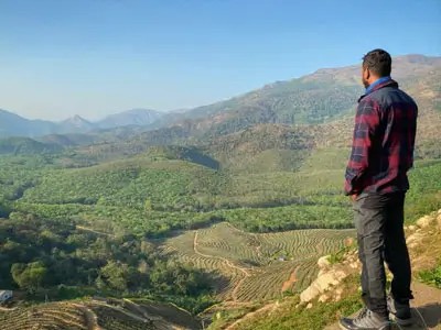 Road trip à moto de Munnar à Kodaikanal - Profitez des panoramas montagneux en Royal Enfield.