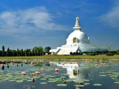 Lumbini, lieu de naissance du Bouddha, avec le Temple Maya Devi et le pilier d'Ashoka