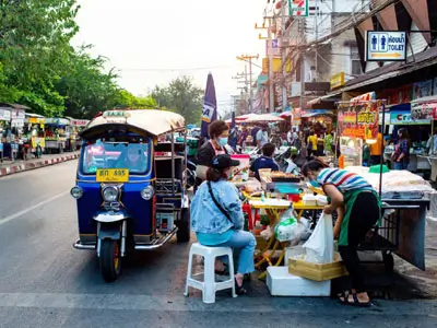 Return to Chiang Mai through northern landscapes, motorcycle return and farewell dinner