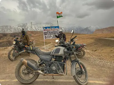 Explorez Kaza en Royal Enfield, en vous imprégnant des sites locaux et en continuant l'excitation de votre road trip à travers les Himalayas.