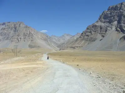 Retournez du Lac Chandra Taal à Manali en Royal Enfield, en concluant votre road trip avec des vues magnifiques et des souvenirs inoubliables.