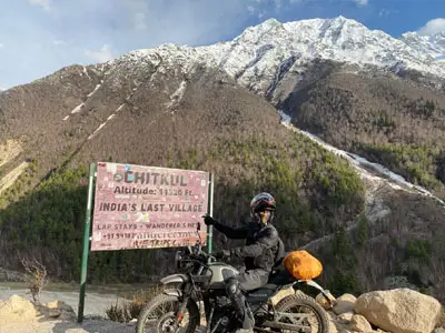 Explorez le parcours de Saharan à Sangla en Royal Enfield, en profitant des frissons d'un road trip aventureux à travers les régions reculées de l'Himalaya.