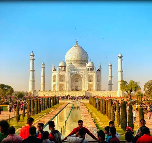 voyage, à moto,  toutenélégance et charme,  à travers le Rajasthan sur une Royal Enfield, mettantenvaleur le luxe, la culture et l'aventure